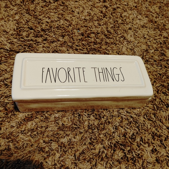 Rae Dunn "favorite things" dish with lid